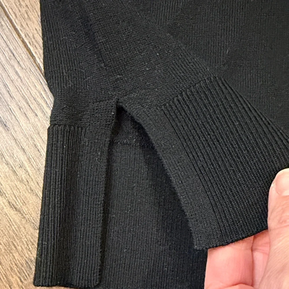 Banana Republic Black 100% Merino Wool Collard V Neck Sweater XXS C25-007